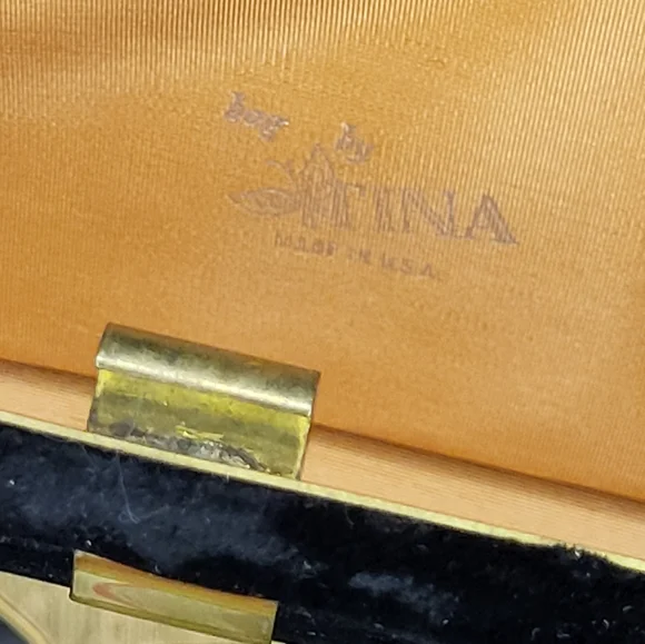 Elegant Black Velvet Clutch - Picture 14 of 16